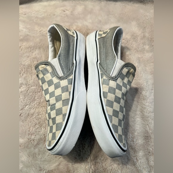 Vans slides sliver size 7 mens or 8.5 womens - Picture 2 of 6